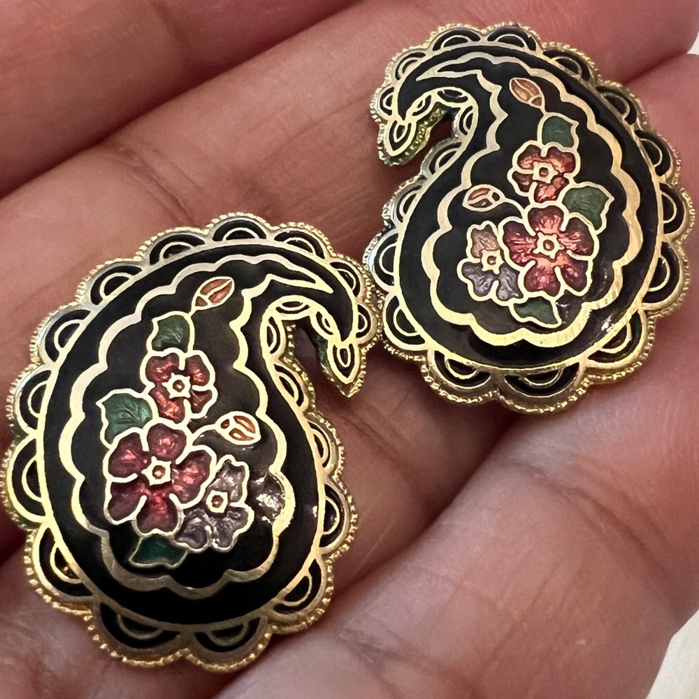 Elegant Vintage Cloisonné Black and Gold Paisley Floral Earrings - Picture 5 of 7